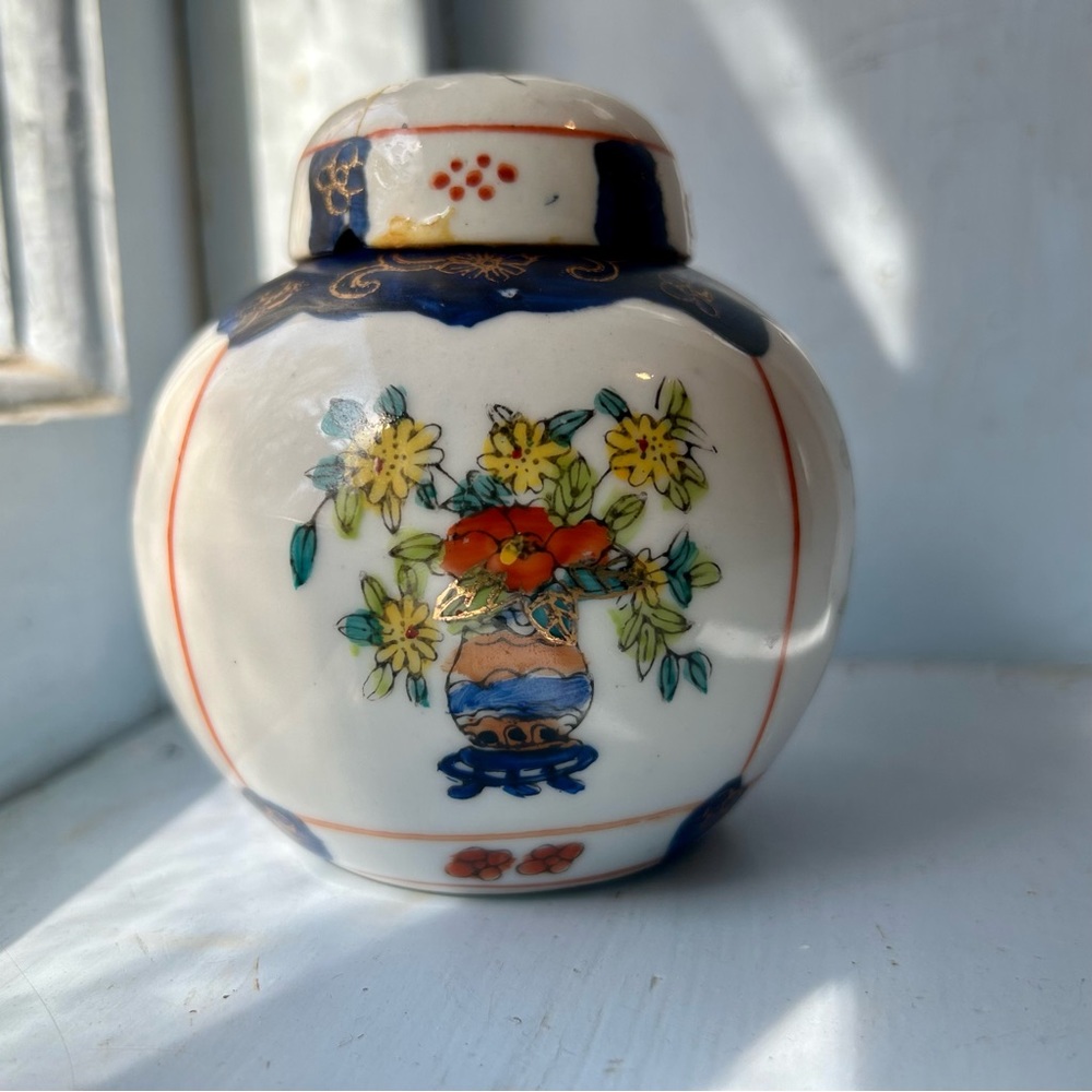 Vintage Petite Japanese Porcelain Ware Ginger Jar Hand Painted With Lid Imari